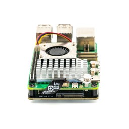 Base NVMe assemblé au Raspberry Pi 5 avec ventilateur/dissipateur officiel monté